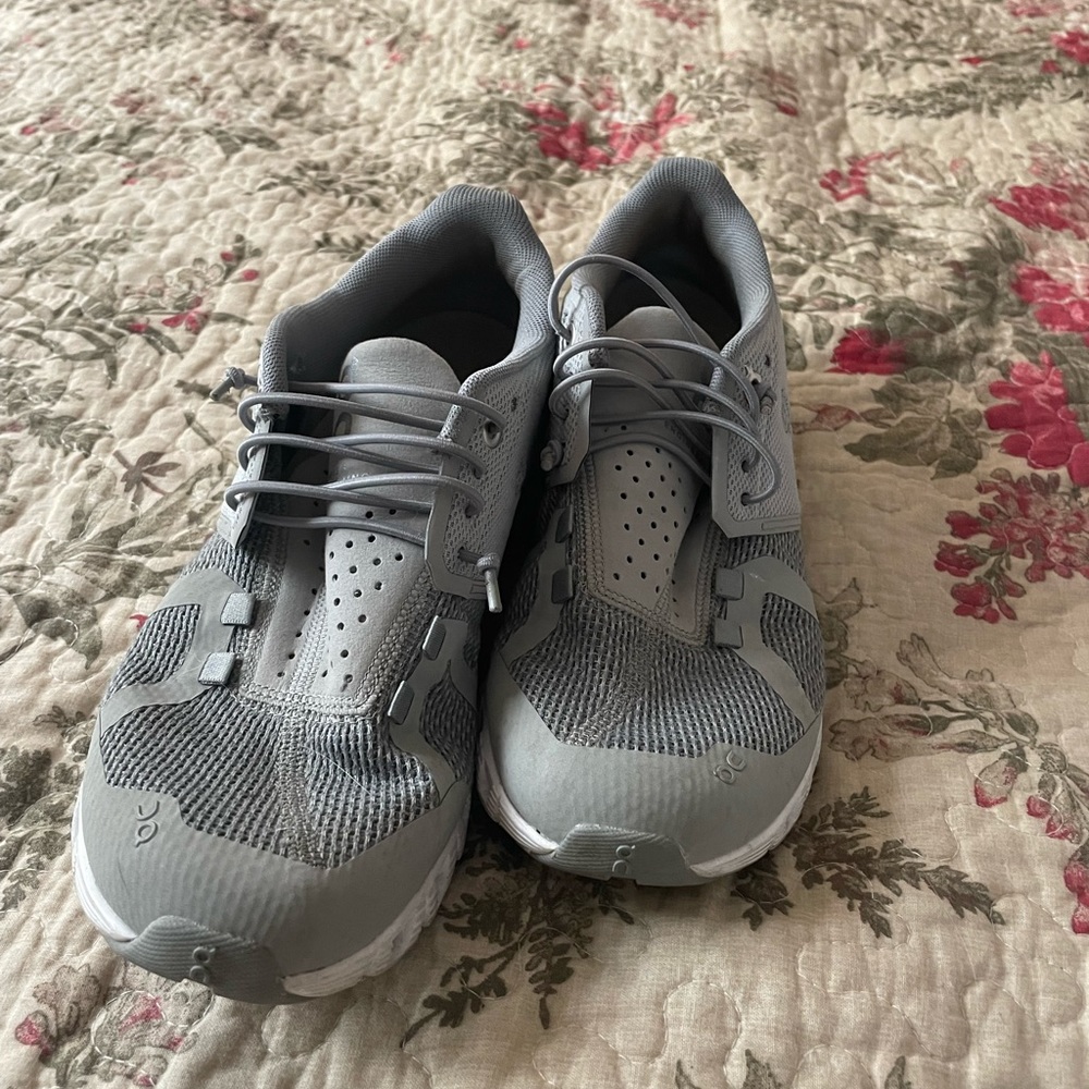 Womens grey on clouds